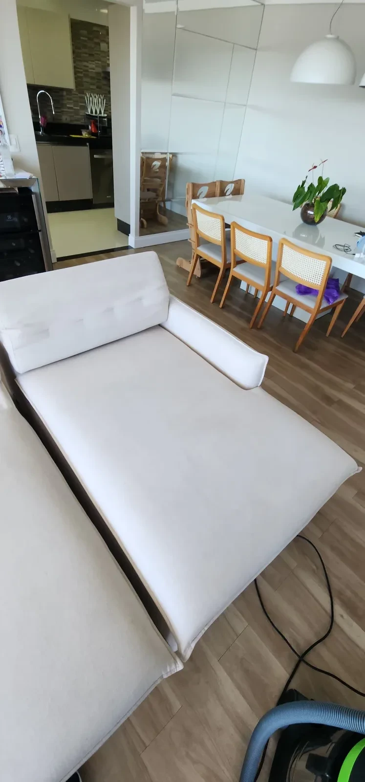 Chaise com fibra totalmente limpa e livre de manchas